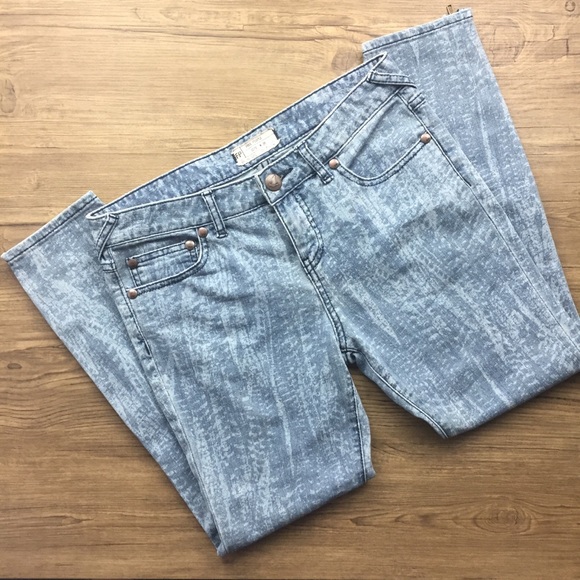 Free People Denim - 3/$18 Free People Acid Wash zipper jeans 28 skinny